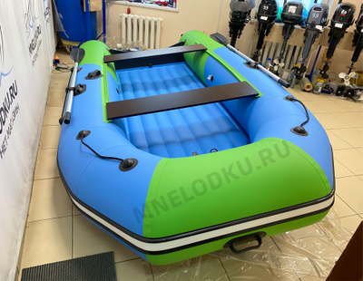 Моторная лодка Таймень NX 3600 НДНД PRO MAX синий/зеленый с носа