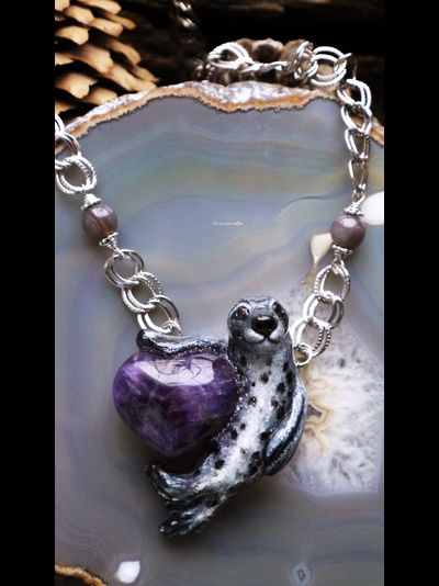 "Сердце Северного Сияния. Волшебный Тюлень", коллекционная подвеска с натуральным аметистом (северная коллекция украшений)