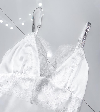 Сорочка Виктория Сикрет с кружевом и стразами цвет белый 44