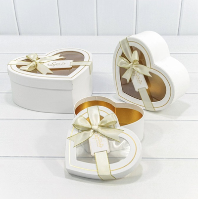 Коробка подарочная "Сердце" с окном и бантиком (белая), 22,2*19,5*9см