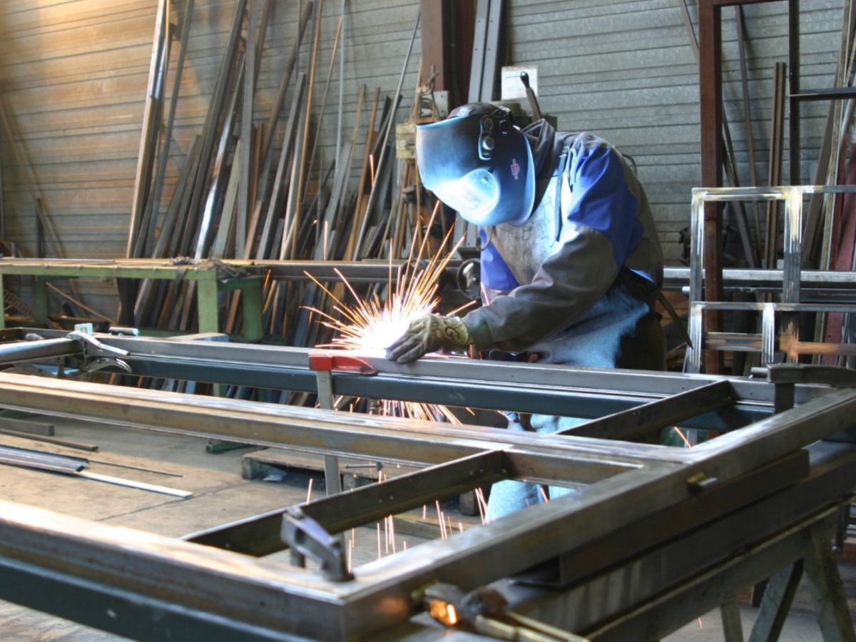 сталь 110г13л (сталь гадфильда. заказ на производство. пластиковые окна цех. сварочный цех. цех сварки.