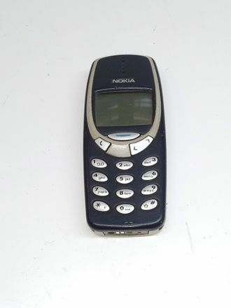 Неисправный телефон Nokia 3310 (нет АКБ, нет задней крышки, не включается)