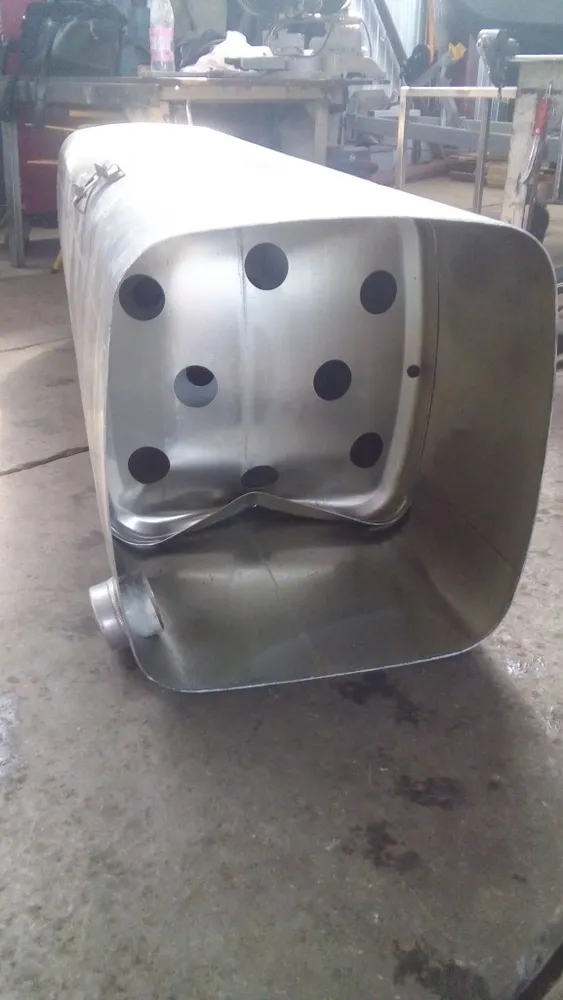 Ремонт бензобаков в Екатеринбурге. Заварить топливный бак грузового автомобиля. Сварка алюминиевых баков. 
заварить трещину в баке грузового автомобиля
Восстановление перегородок топливных баков
