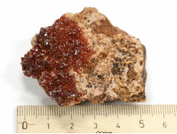 Ванадинит, кристаллы на породе, Марокко (55*50*20 мм, 46 г) №35882