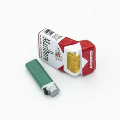 Сигареты Marlboro и зажигалка 1/6