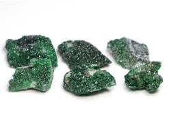 Уваровит кристаллы на породе в ассортименте, Урал (13-15 мм, 1-2 г) №23733