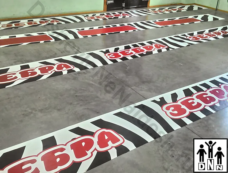 Боксерский ринг на помосте Зебра