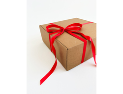 Большая подарочная коробка GILEV 37х37х14см с красной лентой и наполнителем крафт