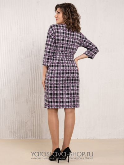 Теплое трикотажное платье полуприлегающего силуэта