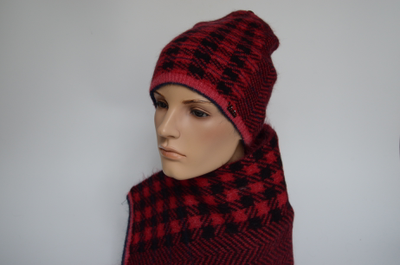Шарф красный в клетку и клетчатая шапка Визио италия