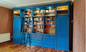 Библиотека модульная с лестницей и регулируемыми полками.