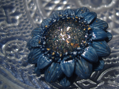 "Каллистефус Галактика", мини брошь с космическим цветком