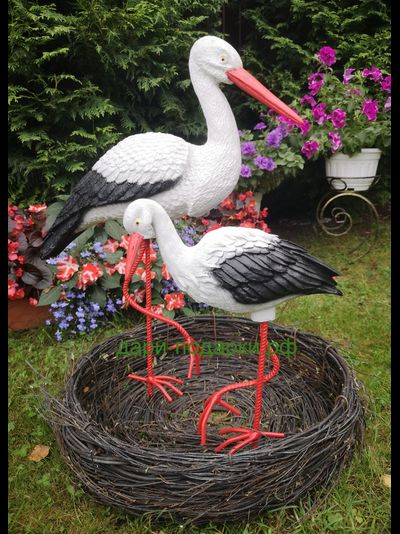 Аисты в гнезде 2шт.(Аист-70см, аист-80см ) полистоун Аист - является символом новой жизни. Согласно русским народным поверьям, аист - птица, приносящая счастье в Ваш дом. Также аист покровительствует рождению детей.