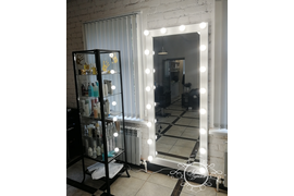 Гримерное зеркало в полный рост