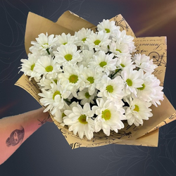 Классический букет из 5 белых кустовых хризантем Баккарди