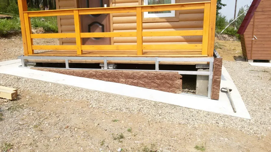 Отмостка. 
Монтаж цокольной панели.