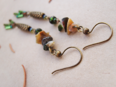 "Сокровище хвойного леса", бохо-серьги с кварцем и чешским бисером