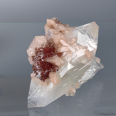 Апофиллит и гейландит. Индия. 70*70*70мм