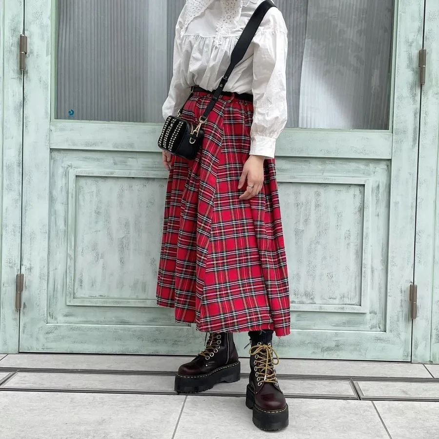 мартинсы коричневые с грубой подошвой