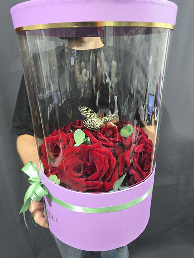 Букет французских роз с бабочкой №135