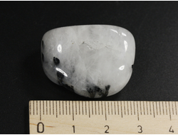 Кварц с черным турмалином (шерл), галтовка, Бразилия (28*23*15 мм, 16 г) №35102