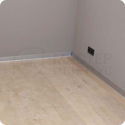 Плинтус алюминиевый ПЛ-100 3000х100х10 мм. Серебро матовое в интерьере 5