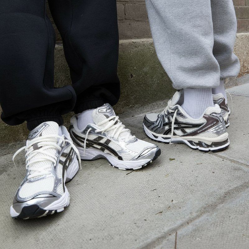 Кроссовки ASICS Gel-Kayano 31 серые вид сбоку