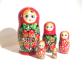Suvenirnaya Matryoshka Klubnichka S Bozhej Korovkoj 130 60 5 I Kukolnaya