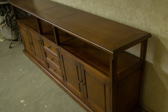 Большая тумба под ТВ и технику на цоколе.