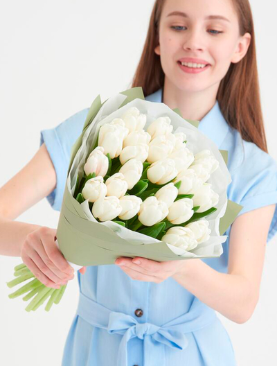 Букет из 25 белых тюльпанов