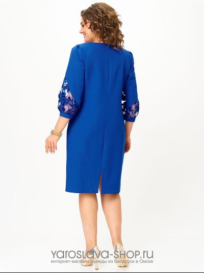 Эффектное платье-футляр синего цвета