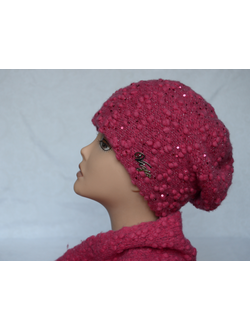 koralloviy-beret-vyazaniy-s-payetkami-vizio-italiya-5156-i-sharf