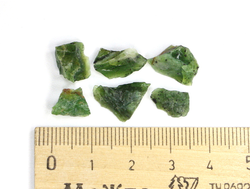 Опал зеленый в ассортименте, Казахстан (10-14 мм, 0,3-0,6 г) №22896