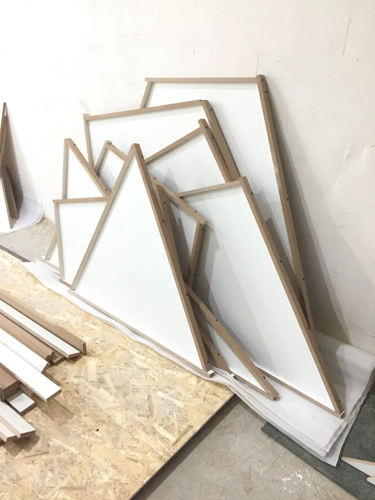 Элементы для каркасов и опалубок пришли с резки ЧПУ, готовимся к заливке панелей.