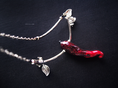 Подвеска с мерцающим перцем "Из сада Наваждений", стиль - готическая романтика