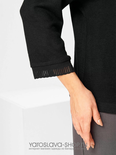 Женский 2-х предметный костюм, состоящий из  черного джемпера и юбки серого цвета