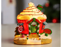 Новогодний сувенир с подсветкой «Домик из сладостей» 13 × 12 × 9 см