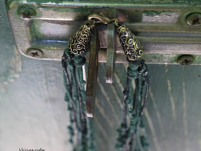 Сказки братьев Гримм. Кулон (колье) из полимерной глины с каплями "росы" - украшение в стиле фэнтези