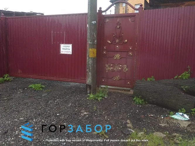 Ремонт забора из профнастила в частном доме