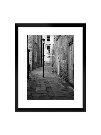 Картина в раме на холсте 21-4050 "Улочка в городе".