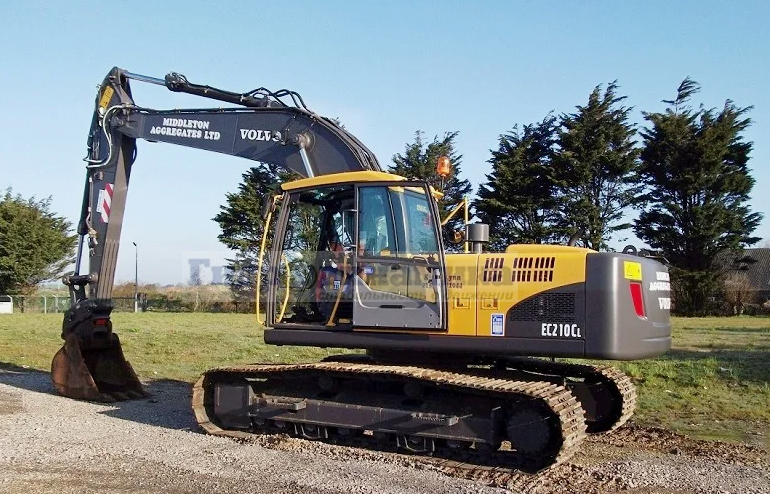 Экскаватор Volvo EC210C с набором манжет ГЦ подъема стрелы