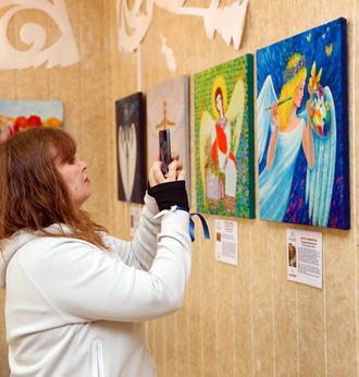 Флок-постер картин из спецпроекта "Ангелы, к которым можно прикоснуться" 50*50 см.