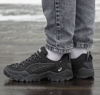 Asics Gel-Pickax Triple Black