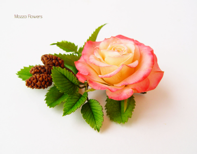 Заколка/брошь "Сердце мое" с уральской розой, крапивой и ольхой.