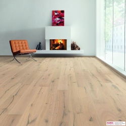 Декор паркетной доски Haro Дуб Пуро Белый Алабама Браш 537549 в интерьере гостиной
