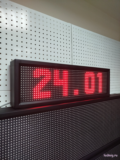 Уличные часы-[88:88]-дата-t-210х690мм (красный цвет)