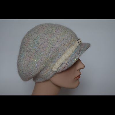 Белая кепка вязаная с разноцветными пайетками Vizio Италия 6997 W