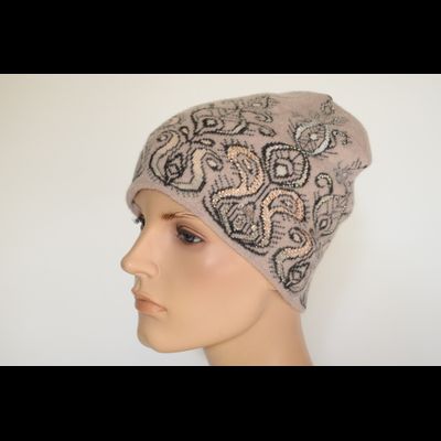 Шапка Vizio 1036 CY со стразами пудровая