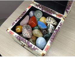 Коллекция (набор) натуральных камней (40 штук) в сундучке/коробке №15293