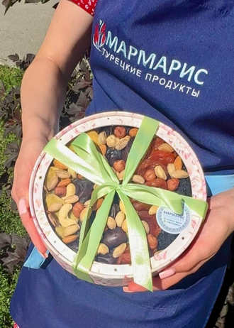 Подарочный набор с орехами и сухофруктами #1